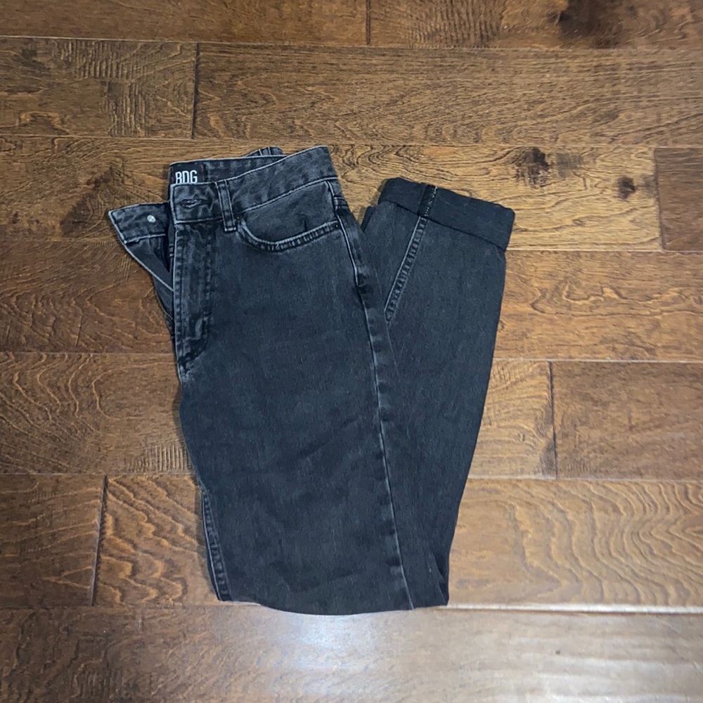 black mom jeans